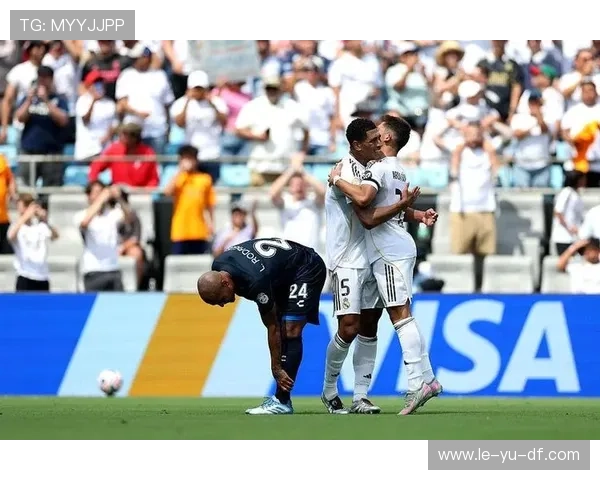 贝林厄姆兄弟双双进球，世俱杯赛场展现兄弟默契